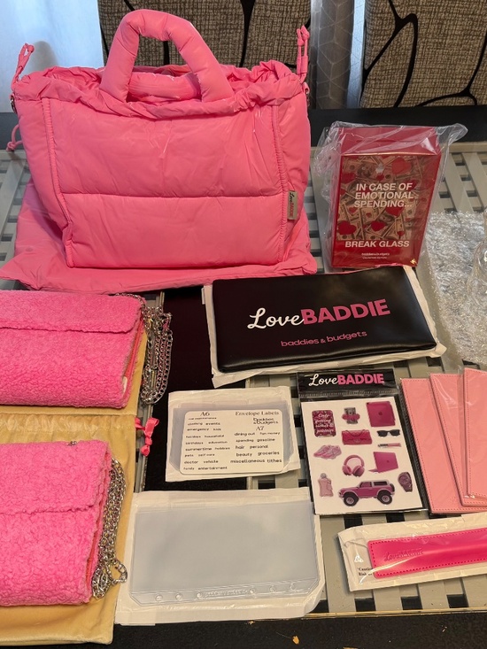 Baddies and Budgets V-Day Box - Picture 2 of 4